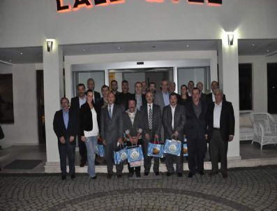 İBRAHIM USLU - Sapanca Belediyesi'nden Emekli Personele Plaket