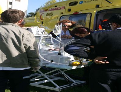 TEPECIK EĞITIM VE ARAŞTıRMA HASTANESI - Ambulans Helikopter 750 Gram Olarak Dünyaya Gelen Miray Bebek İçin Havalandı