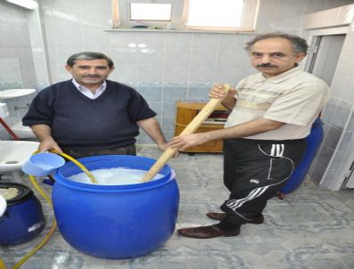 CENGIZ TOPEL İLKÖĞRETIM OKULU - Okulunda Deterjan Üreten Müdür