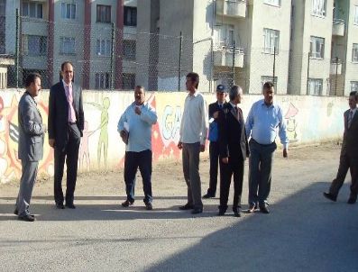 YAŞAR ERDEM - Kaymakam Roman Çocuklarının Okuduğu Okulu Gezdi