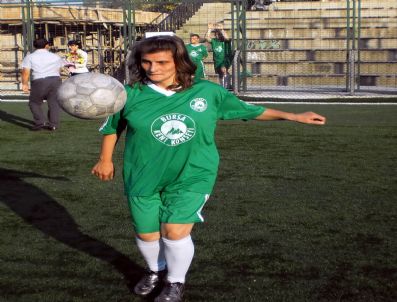 45'lik Dişi Maradona Kalecilerin Korkulu Rüyası