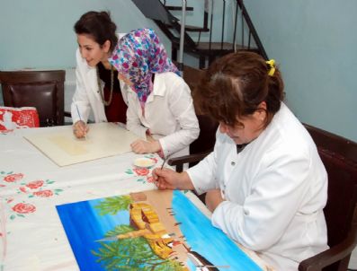 TUNCAY KıLıÇ - Edremit'te Bayanlar Hem Öğreniyor, Hem Kazanıyor