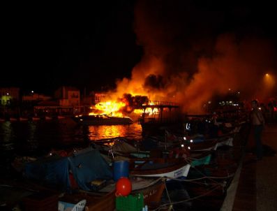 MERT FIRAT - Foça Küçük Deniz Limanı'nda Tarih Tekerrür Etmesin Uyarısı