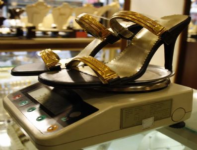 TESHIR - Kadınlar Altın Terliğe Uzaktan Bakıyor