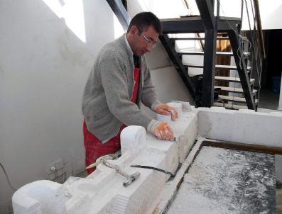 BEYLERBEYİ SARAYI - Kars'ın Tarihi Dokusunu Nakış Gibi İşliyor