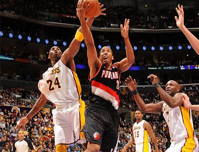 KOBE BRYANT - Los Angeles Lakers 7'de 7 yaptı