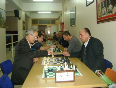 ALPAGUT - Öğretmenlerden Satranç Turnuvası
