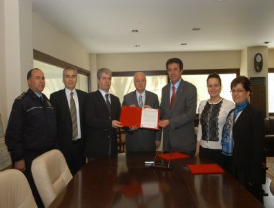 NİHAT ZEYBEKÇİ - Polis Merkezinin Arsası Belediye'den