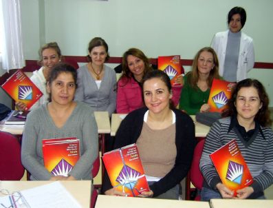 UĞUR DERSHANESI - Salihlili Anneler Eğitime Başladı