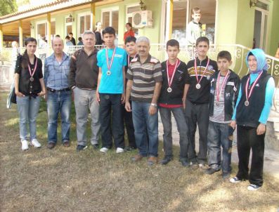 BEKIR YıLMAZ - Satranç Şampiyonları Ödüllendirildi