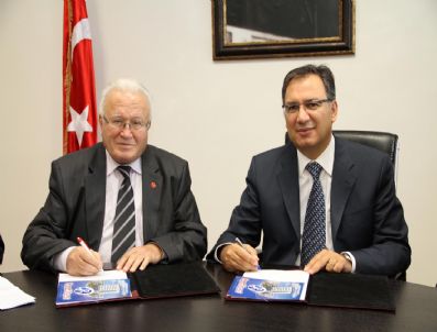 KAZıM ARSLAN - Yüksek Öğretim Vakfı Üyelerinden Büyük Bağış