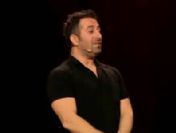 Cem Yılmaz'dan Mor Çatı'ya destek