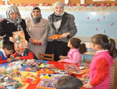 Ana Sınıfı Çocuklarına Oyuncak Dağıtıldı