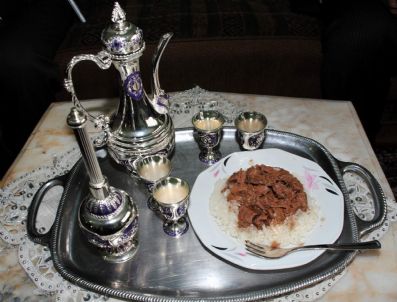 Erciş'te Hacıların Etli Pilav Geleneği Devam Ediyor