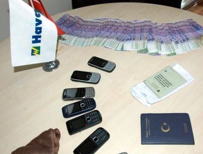 Havalimanı'nda unutulan çantadan servet çıktı