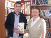 Kütüphanede Ayın Okuyucusu Uygulaması