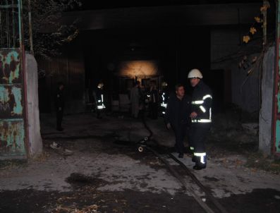 Mobilya Atölyesindeki Yangın Korkuttu