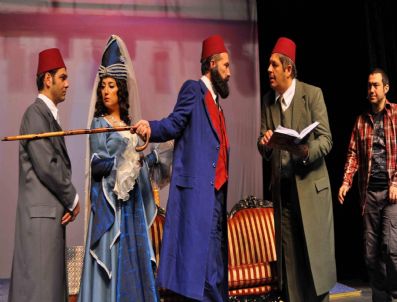 TURGUT ÖZAKMAN - Şehir Tiyatroları Dört Bir Koldan Oyun Sergiliyor