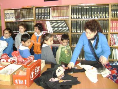 Yetimler Derneğinden Elbise Yardımı