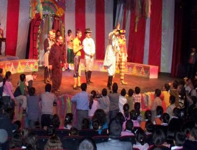 COŞKUN AÇıK - Diyarbakır Devlet Tiyatroları Kahtalı Çocuklar İçin Sahne Aldı