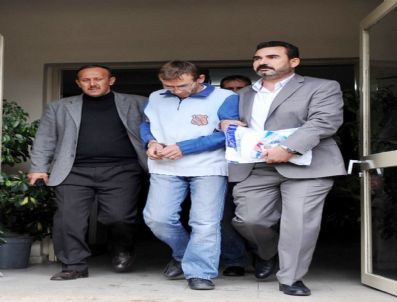 İzmir'de Boğazı Kesilerek Öldürülen Transeksüelin Cinayet Zanlısı Yakalandı