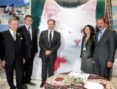 AKDAMAR ADASı - İzmir Fuar'ında Van Belediyesi Standına Yoğun İlgi