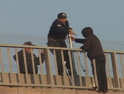 Köprüden Nehre Atladı