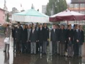 Pazarcı Şemşiyesi Altında Tören