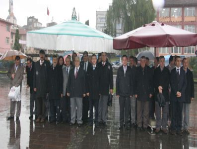 ERDOĞAN ÖZDEMIR - Pazarcı Şemşiyesi Altında Tören