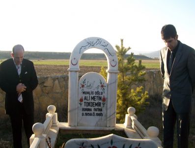 Ülkü Ocakları Genel Başkanlarından Ali Metin Tokdemir Mezarı Başında Anıldı