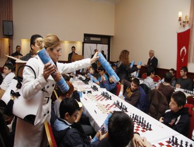 25 Aralık Etkinlikleri Satranç Turnuvası İle Başladı