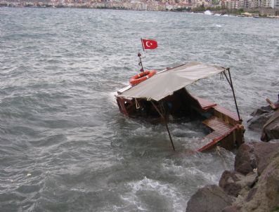 ALI DÖNMEZ - Dikili'de Şiddetli Fırtına