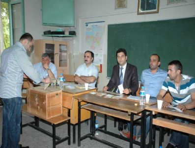 KERAMETTIN YıLMAZ - Sandık Görevlilerine Ücretleri Dağıtılıyor