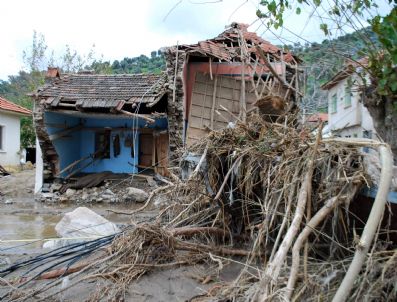 ADEM ÜNAL - Selin Vurduğu Yerler Harabaye Döndü