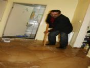 Evini Su Basan Vatandaş Belediye Ekiplerine Saldırdı
