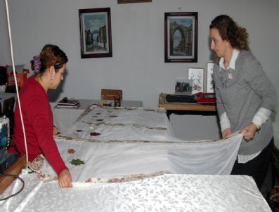 RECEP ŞAHIN - Gülpınar'da El Sanatları Kursuna Büyük İlgi