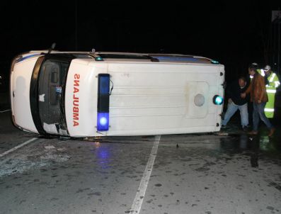 KADIR ÇAKıR - Samsun'da Ambulans Kazası: 5 Yaralı