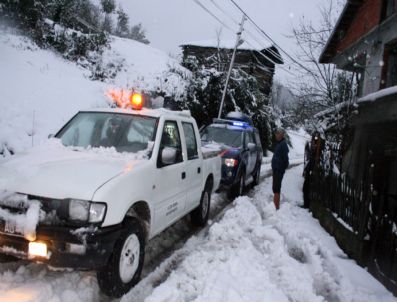 Zonguldak'ta Kar Yolları Kapadı