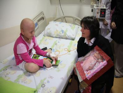 KTÜ - Bayan Kızılcık'tan Lösemili Çocukların Kalbine Dokunuş