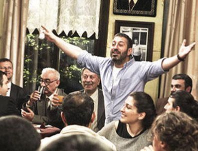 KAZIM KOYUNCU - Cem Yılmaz Hayde Türküsü- Av Mevsimi'nden sahneler izle