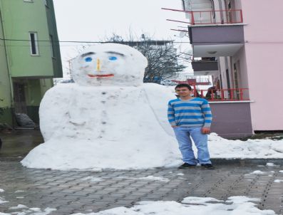 Dev Kardan Adam İlgi Odağı Oldu