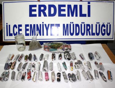 Erdemli'de 350 Gram Esrar Ele Geçirildi