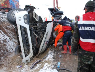 Kamyon'da Sıkışan Şoför Güçlükle Kurtarıldı.