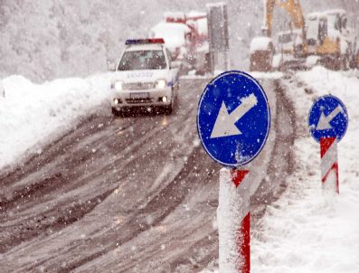 ÇAMLIBEL - Tokat'ta 118 Köy Yolu Ulaşıma Kapalı