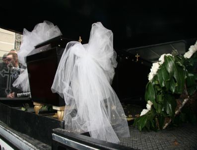 OĞLAN - Ağabeyinin Öldürdüğü Soney Vural Son Yolculuğuna Duvağıyla Uğurlandı