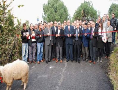 KADIR AYDıN - Asfaltlanan Yolun Açılışını Mahalleli Yaptı