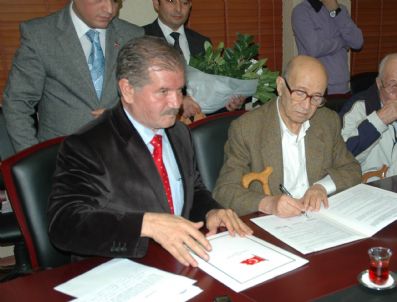 CEM GARIPOĞLU - Cem Garipoğlu'nun Dedesi Kız Yurdu Yaptırıyor