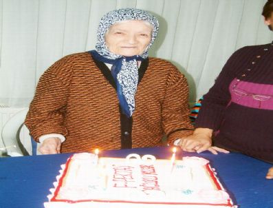 SAZLI - Fatma Nineye Huzurevinde Sazlı Sözlü Yaş Günü Kutlaması