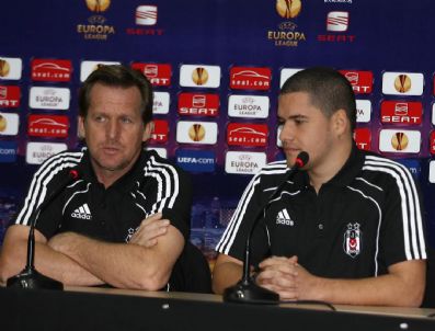 DUBLIN - Schuster, Rapid Wien Maçı Öncesi Basın Toplantısı Düzenledi