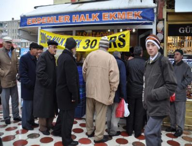 YAŞAR ERDEM - Yozgat'ta Ucuz Ekmek Kuyruğu